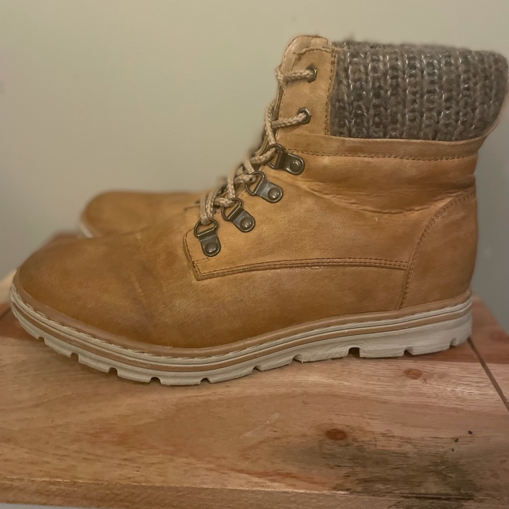 Sonata Women’s Booties - Picture 4 of 8